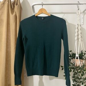 100% cashmere crew neck dark forest green sweater, Uniqlo women’s size XS